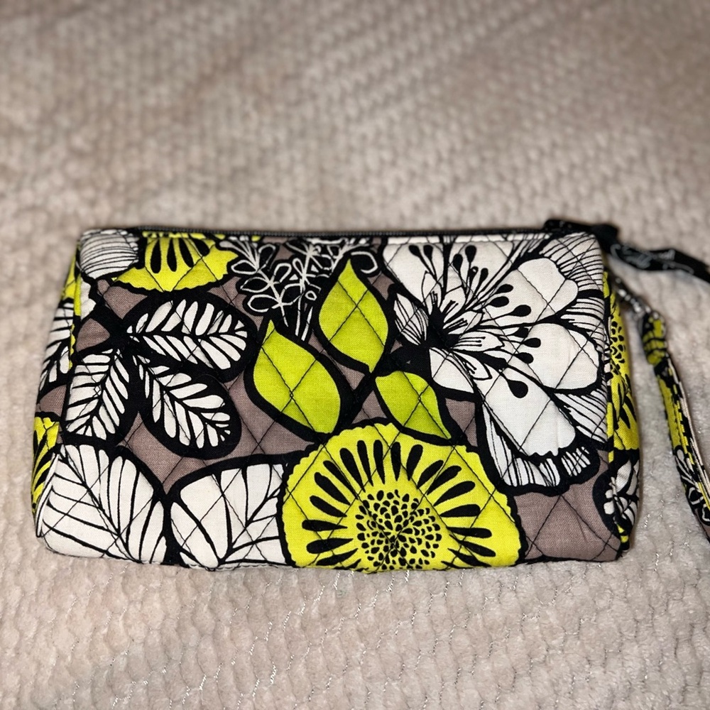💚🖤𝑽𝑬𝑹𝑨 𝑩𝑹𝑨𝑫𝑳𝑬𝒀💛🖤 Pushlock Wristlet - Picture 6 of 10